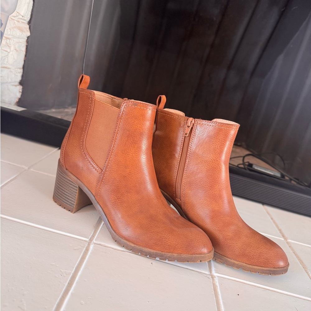 Life Stride Brown Ankle Booties